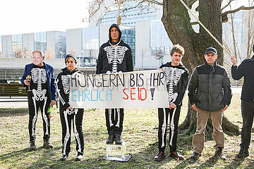 Wolfang Metzler-Kick geht in den Hungerstreik: Aktion vor dem Kanzleramt