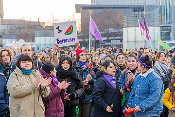 Demo in Leipzig: Gemeinsam gegen den Rechtsruck und sozialen Sparkurs – feministisch kämpfen jetzt