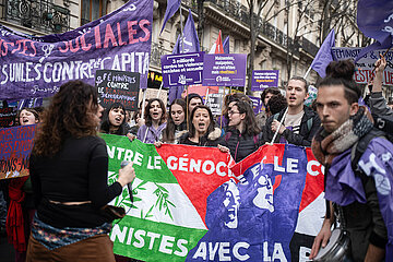 Demonstration zum feminitischen Kampftag in Paris