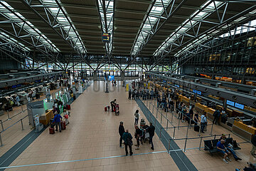 Deutschland  Hamburg - Flughafen Hamburg (HAM)  check-in im Ablugbereich