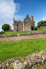 Grossbritannien  Nordirland  Tully  County Tyrone - Burgruine Tully Castle  gebaut fuer Ulster-Schotten Sir John Hume 1612-1615 und niedergebrannt 1641  heute am Loughshore Walk (Flussgebiet Lower Lough Erne)