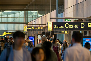 Deutschland  Hamburg - Flughafen Hamburg (HAM)  Zugang zu den Gates