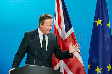 Berlin  Deutschland - Der britische Aussenminister David Cameron bei einer Pressekonferenz im Aussenministerium.