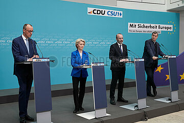 Berlin  Deutschland - Friedrich Merz  Ursula von der Leyen  Manfred Weber und Markus Soeder bei der Pressekonferenz zur Vorstellung des Europawahlprogramms von CDU und CSU.