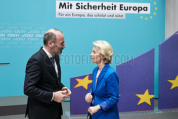 Berlin  Deutschland - Ursula von der Leyen und Manfred Weber bei der Pressekonferenz zur Vorstellung des Europawahlprogramms von CDU und CSU.