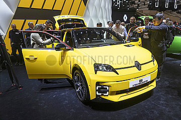 Renault 5 E-Tech electric.