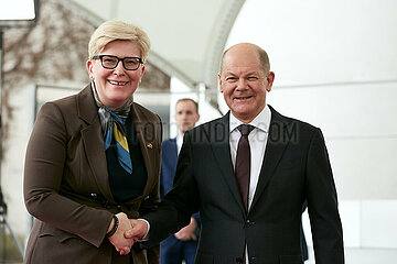 Berlin  Deutschland - Begruessung der Premierministerin der Republik Litauen Ingrida Simonyte durch Bundeskanzler Olaf Scholz.