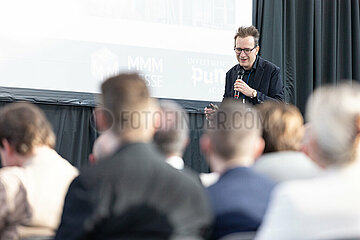 Investmentpunk Gerald Hörhan bei der MMM-Messe