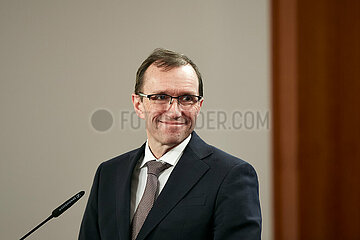 Berlin  Deutschland - Der norwegische Aussenminister Espen Barth Eide bei der Pressekonferenz im Aussenministerium.