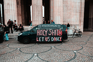 Holy Shit: Kundgebung gegen das Tanzverbot in München