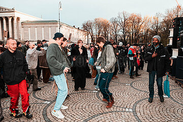 Holy Shit: Kundgebung gegen das Tanzverbot in München