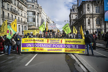 Demonstration für Wohnungen  niedrige Mieten und gegen Spekulationen in Paris