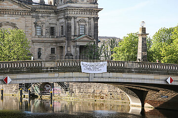 Bannerdrop der Letzten Generation in Berlin