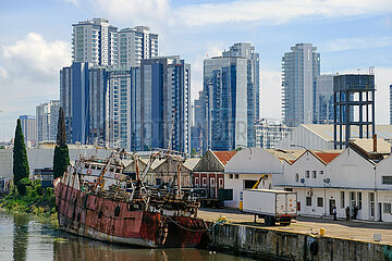 Skyline  Hafen  Tanador  Schiffswerft  Buenos Aires  Rio de la Plata  Argentinien