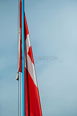Polen  Lichen Stary - schlaffe schweizerische Fahne am katholischen Wallfahrtsort Lichen