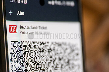 Deutschland  Bremen - Deutschland-Ticket  Monatskarte im Abo gueltig bundesweit fuer Nahverkehr und Regionalverkehr auf dem handy (von der DB gekauft)