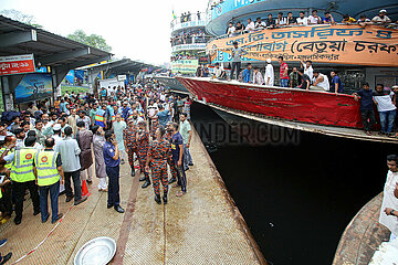 At least 5 killed in Sadarghat ship accident in Dhaka