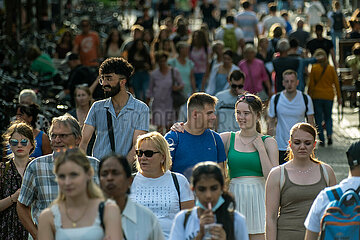 Deutschland  Muenster - Menschenmenge in der City