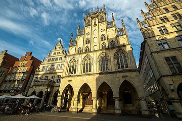 Deutschland  Muenster - das gotische historische Rathaus am Prinzipalmarkt  Wahrzeichen der Stadt