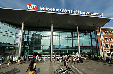 Deutschland  Muenster - Muenster Hauptbahnhof  Haupteingang zur City