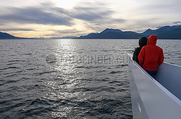 Touristen auf Ausflugsboot im Beagle-Kanal  Ushuaia  Feuerland  Argentinien