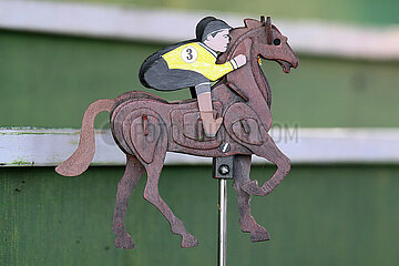 Paris  Frankreich  Pferde- und Reiterfigur beim Jahrmarkt-Pferdederby