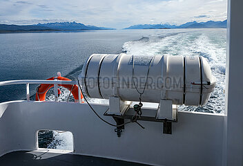 Rettungsinsel auf Touristen-Ausflugsboot im Beagle-Kanal  Ushuaia  Feuerland  Argentinien