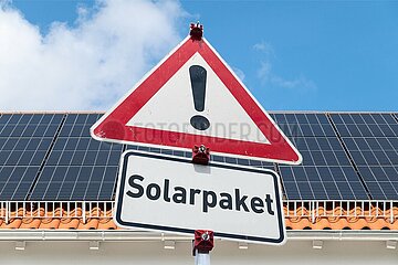 Symbolisches Schild Solarpaket