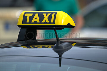 Taxi Schild - Symbolfoto