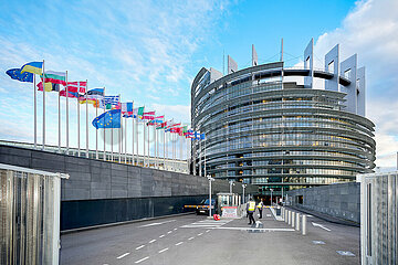Europaeisches Parlament in Strassburg - Skulptur Europa im Herzen