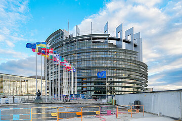 Europaeisches Parlament in Strassburg - Skulptur Europa im Herzen
