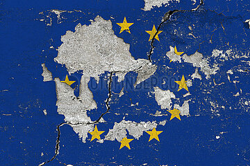 EU Flagge auf einer Wand mit abgeplatzter Farbe