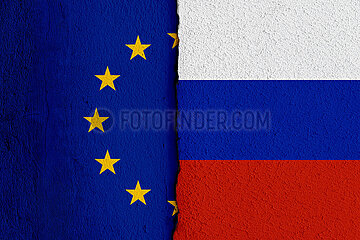 Flaggen EU und RUS auf Putzwand