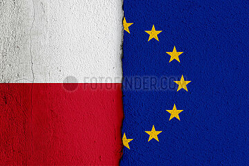 Flaggen POL und EU auf Putzwand
