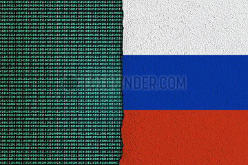 Binaercode und Russland-Flagge auf Putzwand