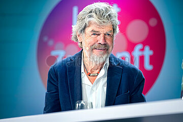Reinhold Messner - live auf der Bühne bei der dm Zukunftswoche