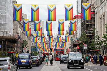 Beflaggung zum Pride in London 2023