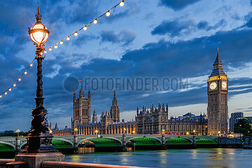 Palace of Westminster in London am Abend