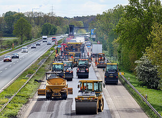 Strassenbau  Sanierung der Autobahn A3  Wesel  Nordrhein-Westfalen  Deutschland