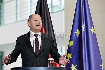 Berlin  Deutschland - Olaf Scholz bei einer Pressekonferenz im Kanzleramt.