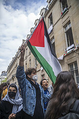 Für Palästina: Studierende besetzen Sciences Po in Paris