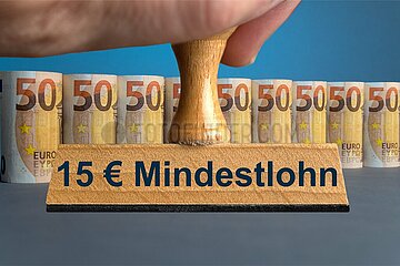 Symbolischer Stempel 15 Euro Mindestlohn