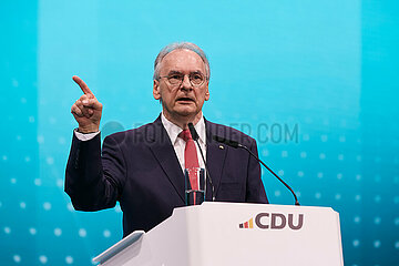 Berlin  Deutschland - Der Ministerpraesident von Sachsen-Anhalt Reiner Haseloff spricht beim CDU-Bundesparteitag.