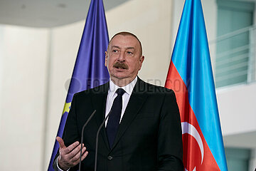 Berlin  Deutschland - Der aserbaidschane Praesident Ilham Alijew bei einer Pressekonferenz im Kanzleramt.