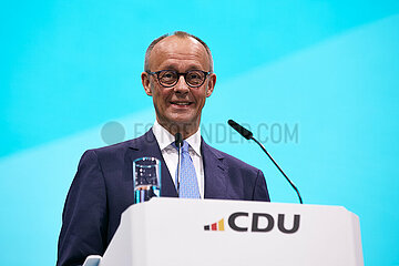 Berlin  Deutschland - Der Vorsitzende der CDU Deutschlands Friedrich Merz spricht zur Eroeffnung des Bundesparteitags.