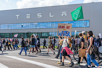 Demonstration Tesla den Hahn abdrehen