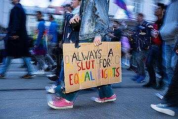 Demo gegen Queerenfeindlichkeit verkommt zu Hass gegen Journalisten