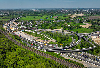 Autobahnkreuz Duisburg-Kaiserberg  Nordrhein-Westfalen  Deutschland