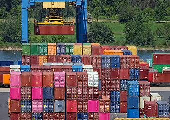 Hafen Duisburg  intermodales Containerterminal  Ruhrgebiet  Nordrhein-Westfalen  Deutschland