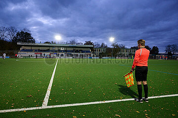 Linienrichter bei ein Fussballspiel vom SV Curslack Neuengamme.